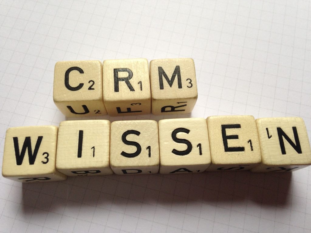 crm, dés, texte