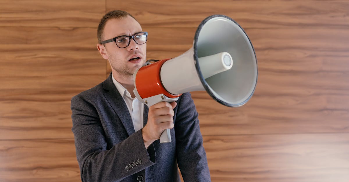 découvrez les secrets d'une communication persuasive efficace pour influencer, convaincre et engager votre audience. apprenez des techniques éprouvées pour améliorer vos compétences en communication et atteindre vos objectifs professionnels.